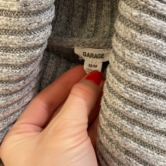 Cropped turtleneck - Picture 2 of 2